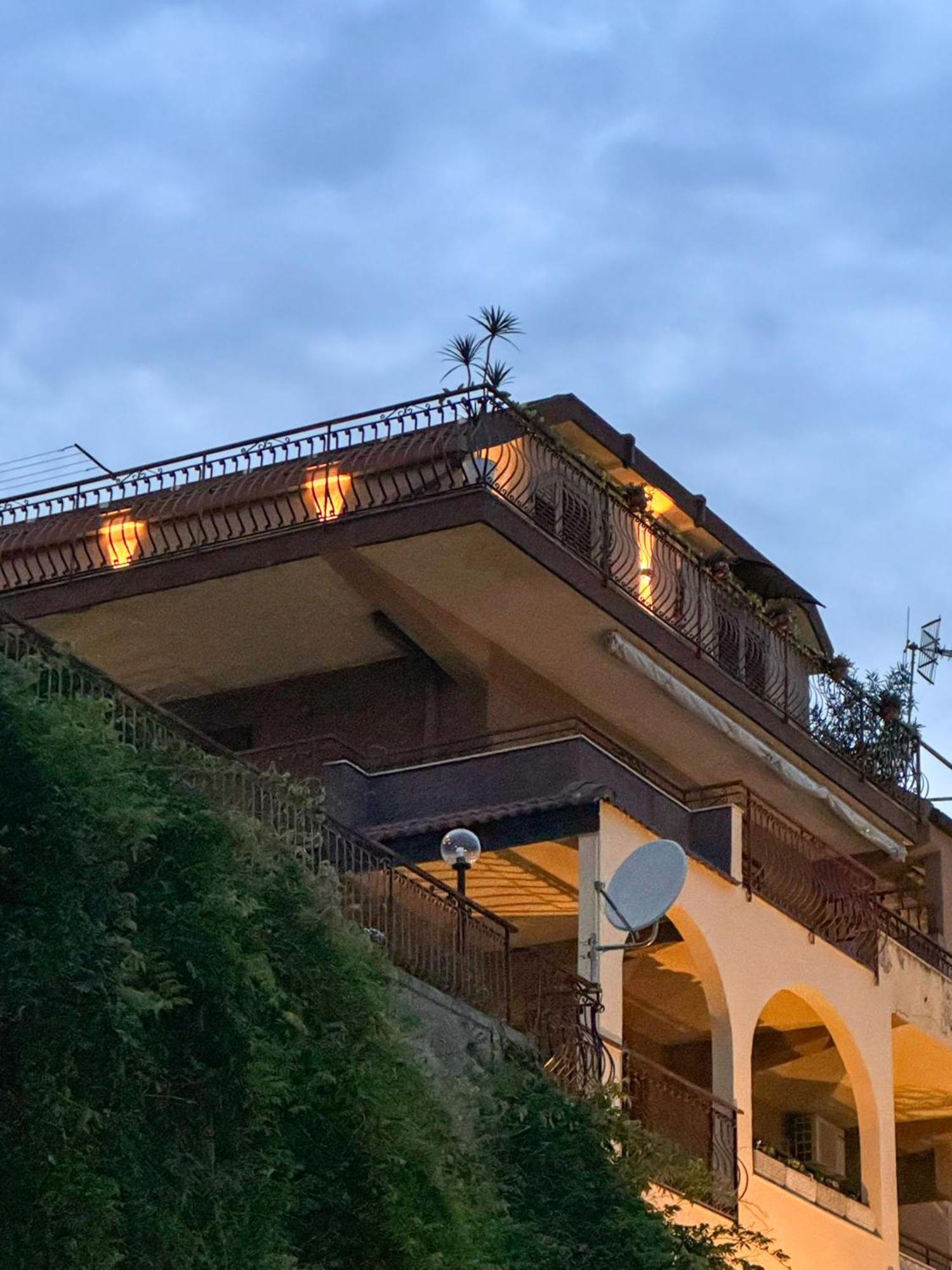 La Goccia Sul Mare Apartment Letojanni Luaran gambar