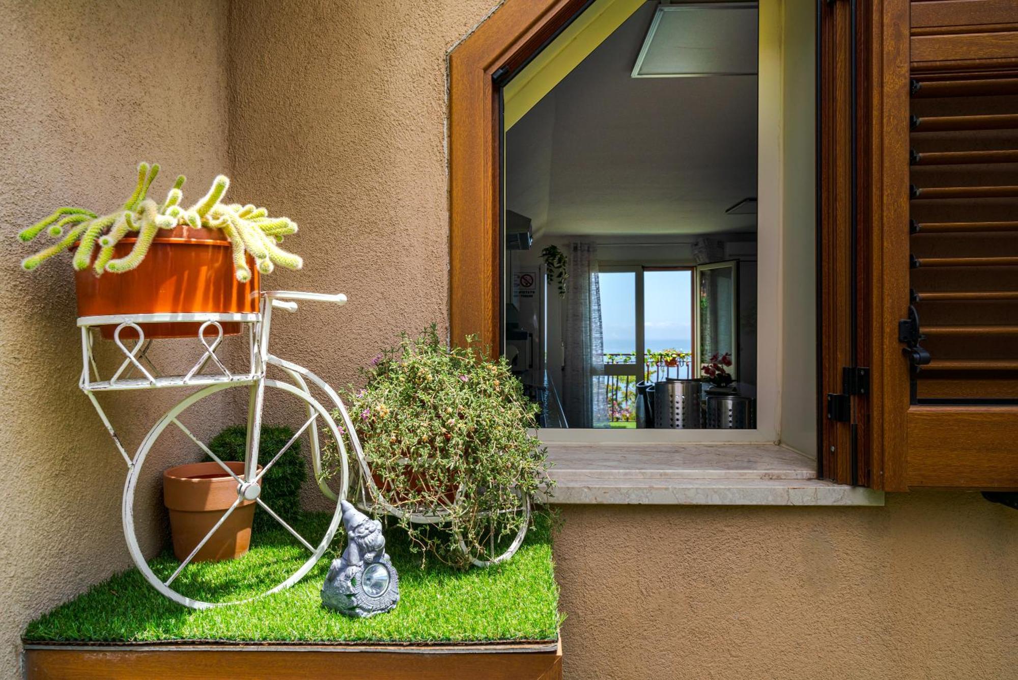 La Goccia Sul Mare Apartment Letojanni Luaran gambar