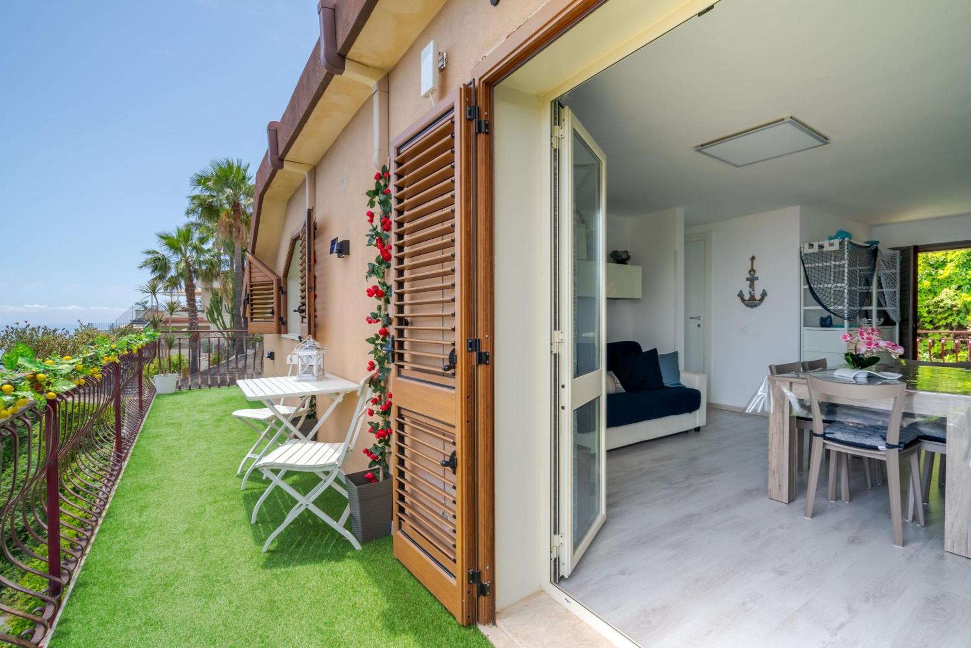 La Goccia Sul Mare Apartment Letojanni Luaran gambar